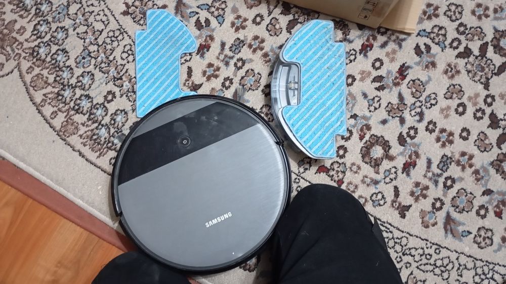 робот-пылесос Samsung POWERbot-E (модель VR05R5050WK/EV). Это комбинир