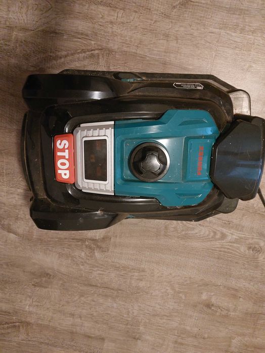 Robot pentru tuns gazon