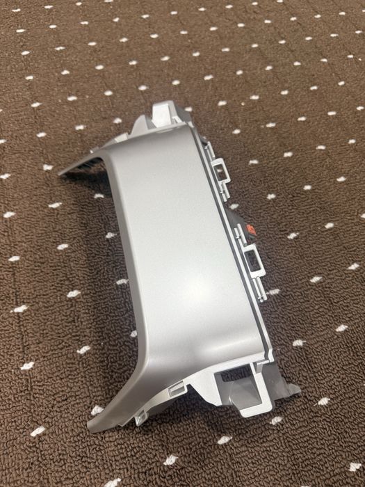 Родной монитор в сборе от Toyota Land Cruiser 200, модель 2019 года.