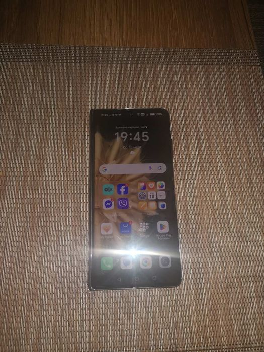 Продавам Honor v2