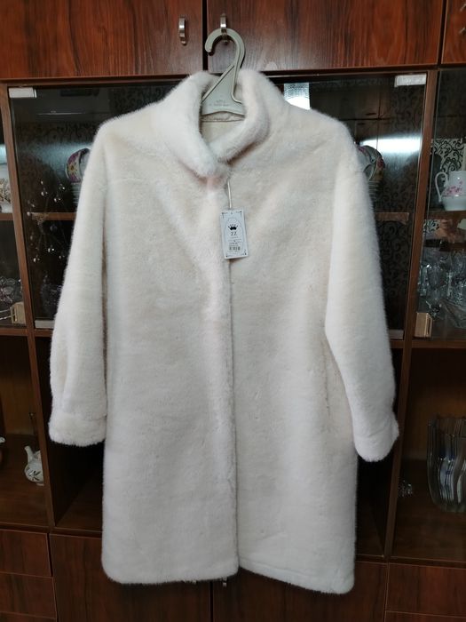 Шуба белого цвета