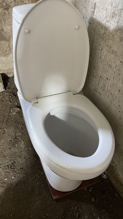 Продаю унитаз в хорошем состояние
