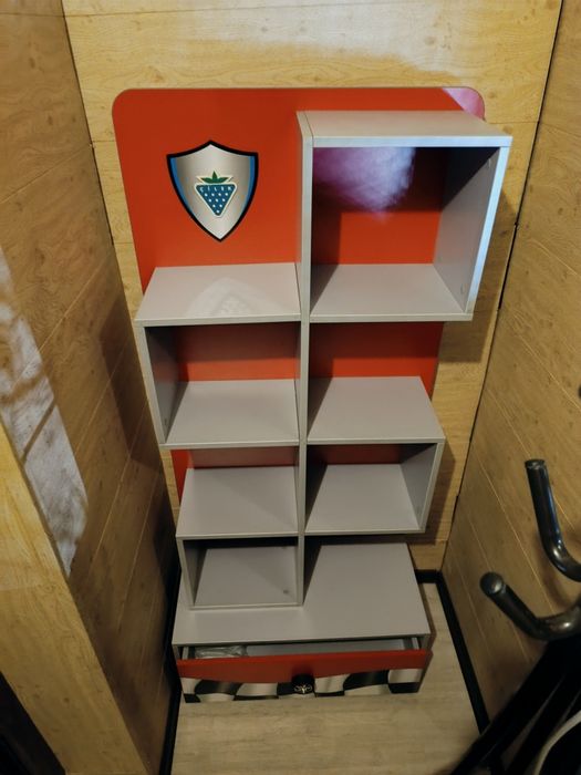 Продам книжные полки