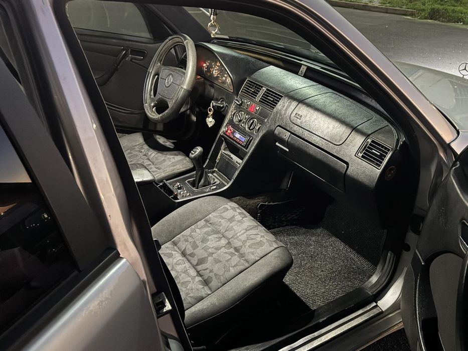 Продава се мерцедес С220