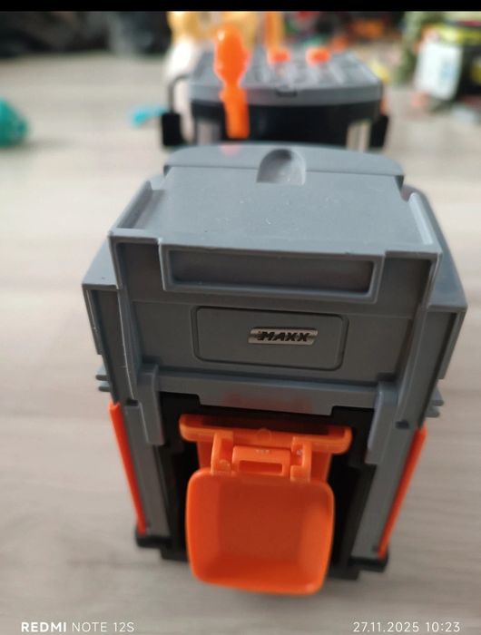 Camion de jucarie cu sunete și lumini