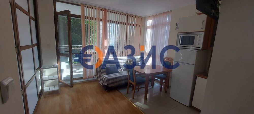 Продава се Тристаен апартамент в к.к. Слънчев бряг - 67 кв.м за 1120 €/кв.м - Снимка #2