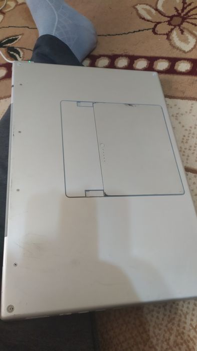 Продам  МакБоок Про  17  требует ремонта