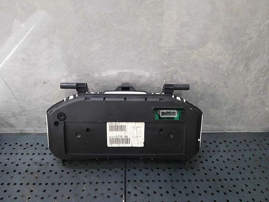 Ceasuri bord benzina renault clio 3 8200715178m