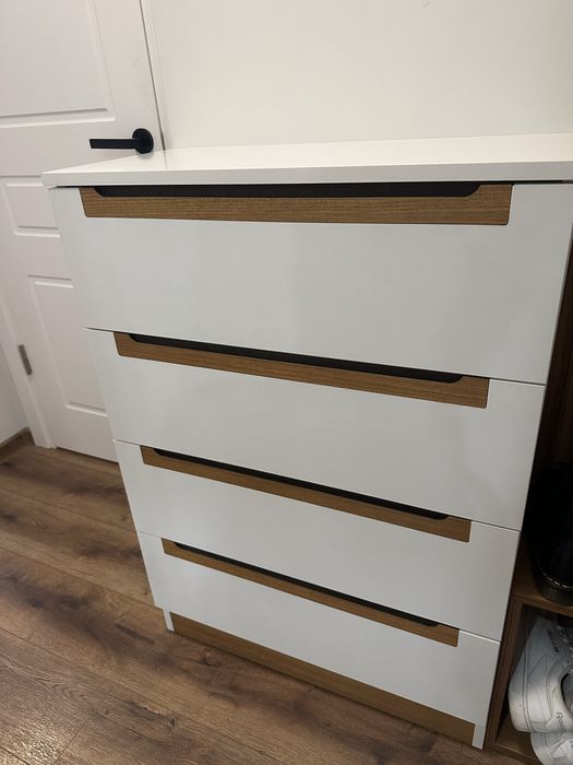 Скрин/шкаф поръчков