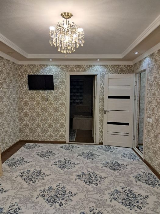 2х комнатная с мебелью и теникой вдоль дороги