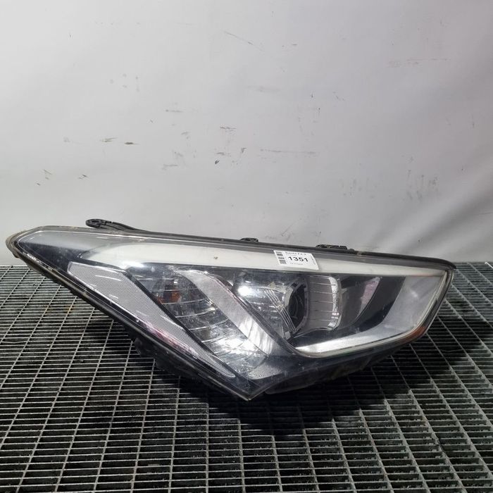 Far Dreapta Hyundai Santa Fe 3 2012 - 2016 SUV 4 Usi (1351) Cu lupă