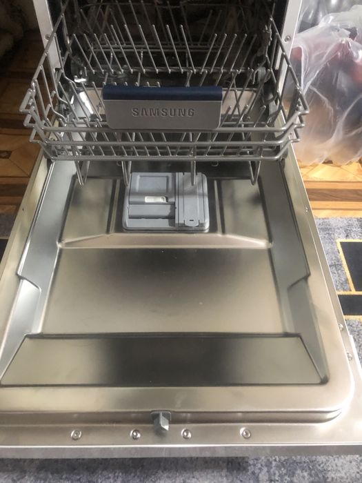 Продам посудомоечную машину