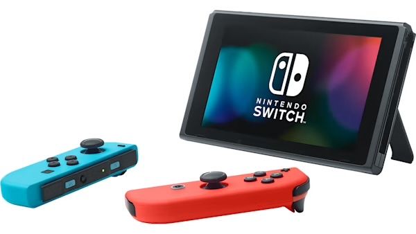 Nintendo Switch + большой кейс + маленький кейс + 3 игры