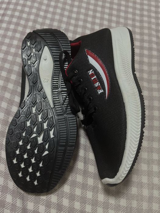 Кроссовки абсолютно новые