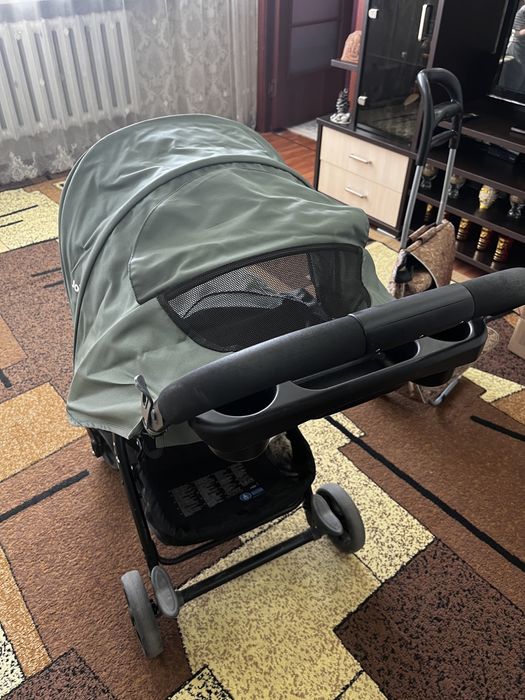 Продается детская коляска Joie