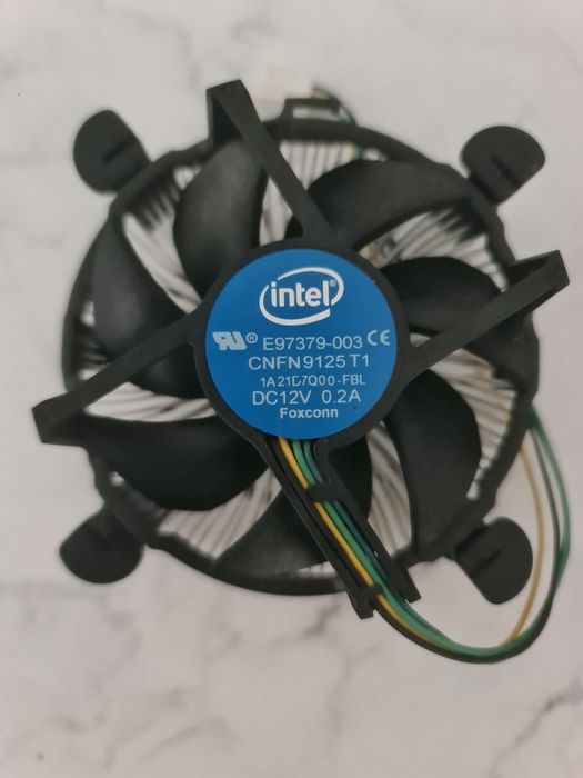 Vând cooler procesor Intel