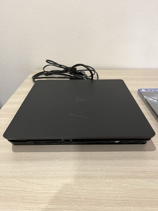 Продам Ps4 с джостиком и играми