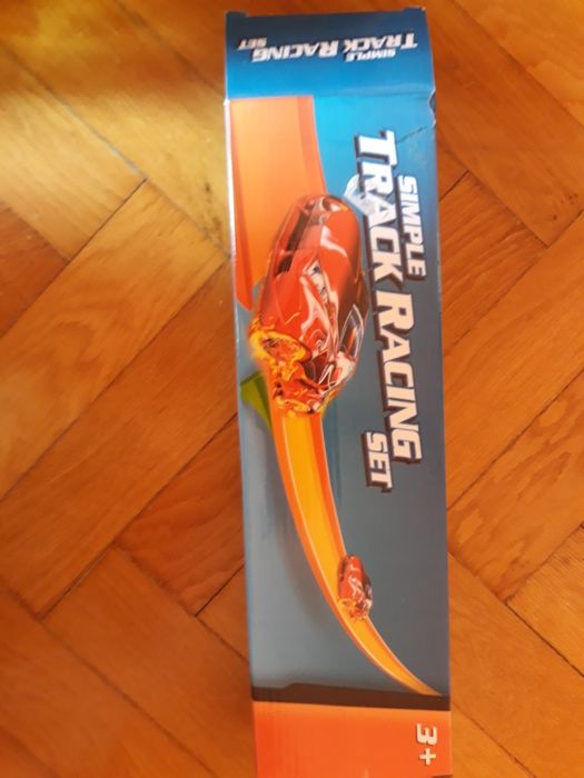 Domino, pista, masina si minge