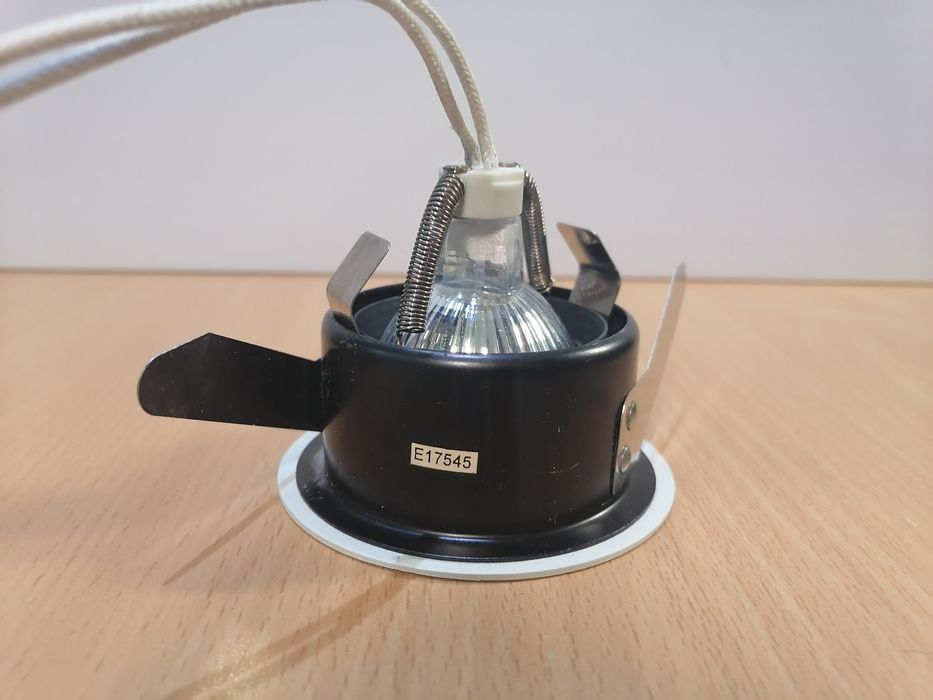 Спотове за таван Армстронг, модел Aurora - Великобритания