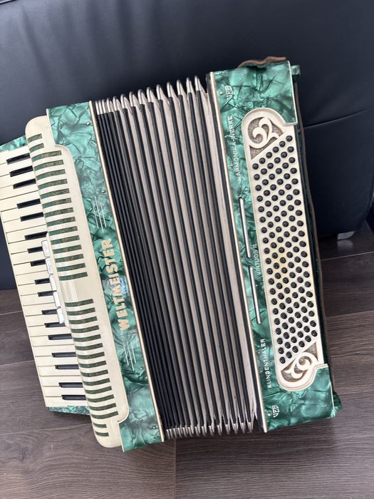 Acordeon nemtesc Weltmeister cu 120 de basi