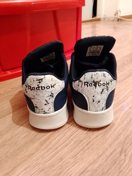 Reebok самурай кросовка новый 6000 тг