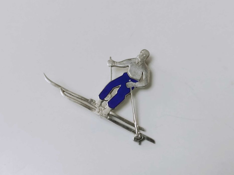 Insigna sportiva argint 935 schior cu email albastru .