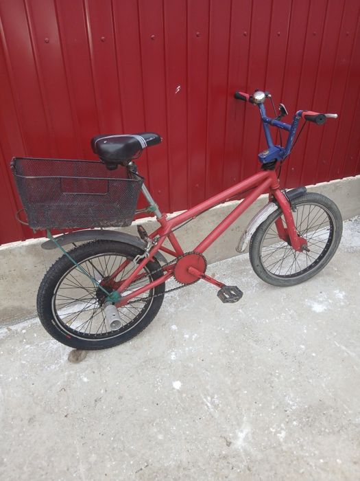 Vând bicicletă BMX,ân perfectă stare de funcționare foarte rezistenta