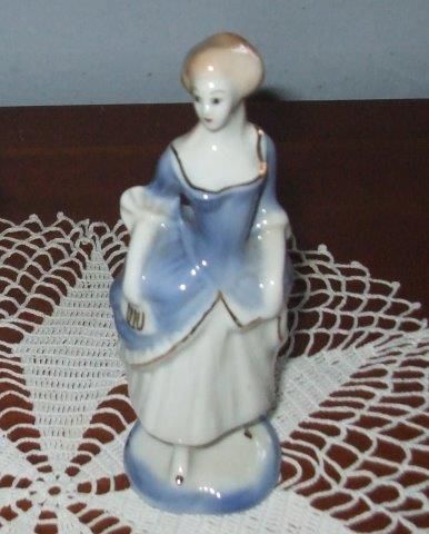 Bibelou statueta doamna domnisoara rochie eleganta vechi deosebit