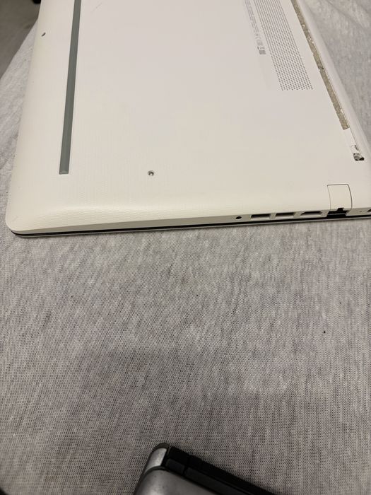 Laptop hp 17 ssd