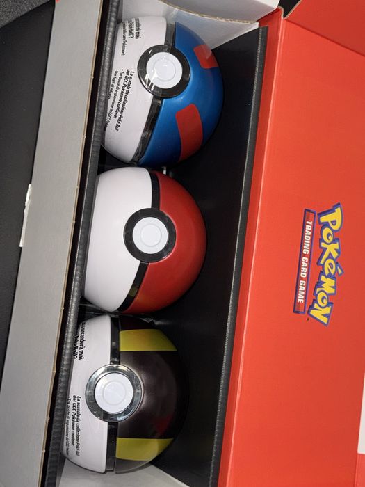 Pokemon карти, кутии, стикери и много други