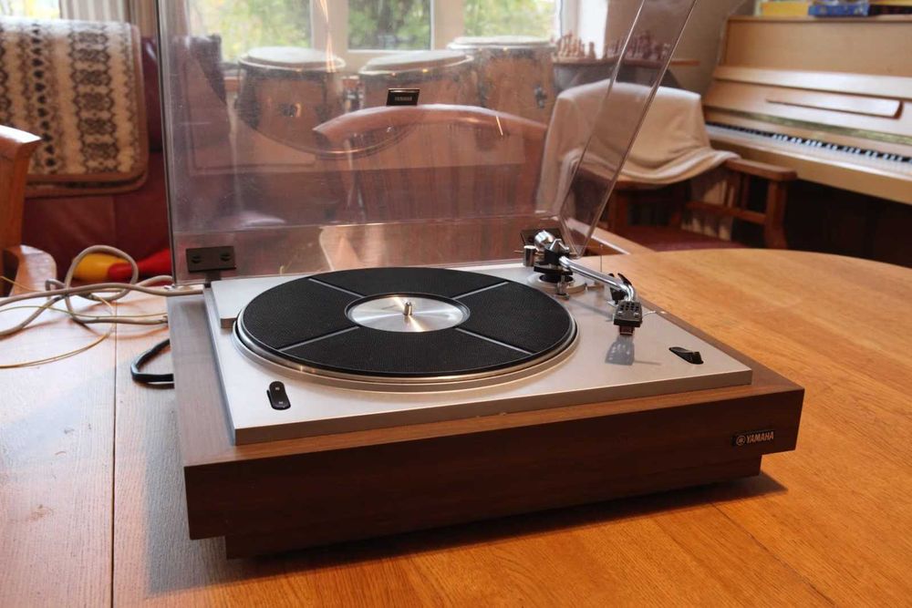 Yamaha YP-701 TOTL 1974 belt-drive pick-up semiautomatic stare TOP