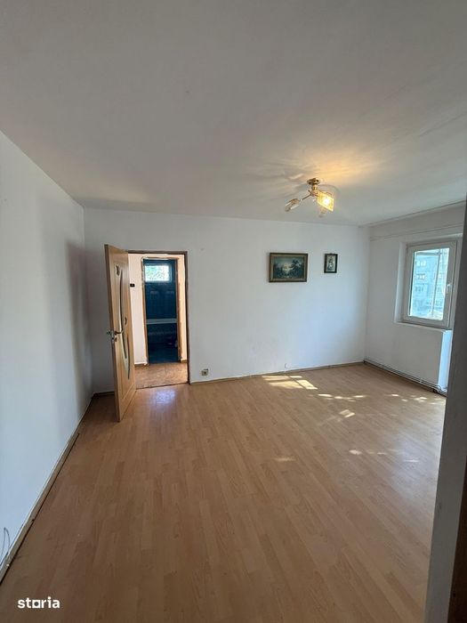 2 camere - Pacurari- Carrefur Express-  41 mp - liber- 71000 euro