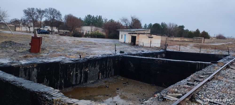 Нефт ва бошка улгуржи савдолар учун темир йуллик база сотаман срочно