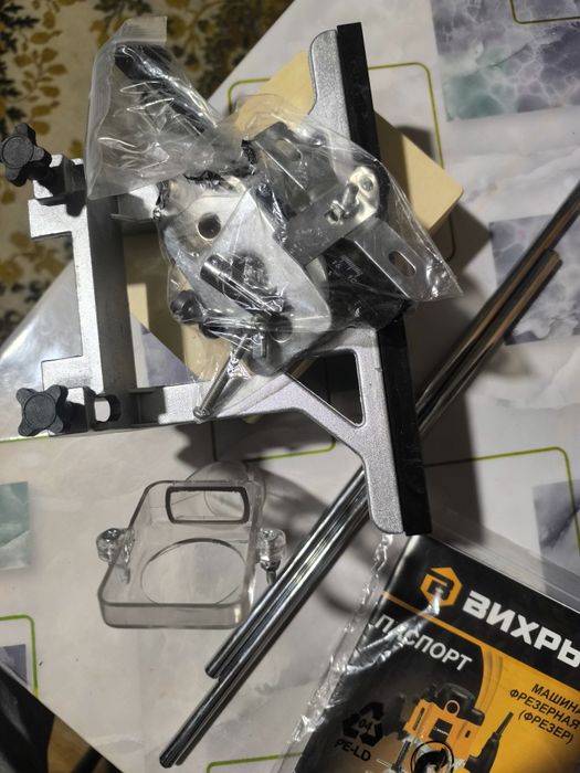 Фрезер ручной по дереву