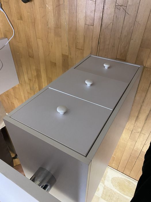 Masa manichiura cu aspirator