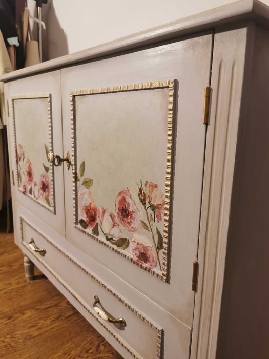 Comoda in stil shabby chic