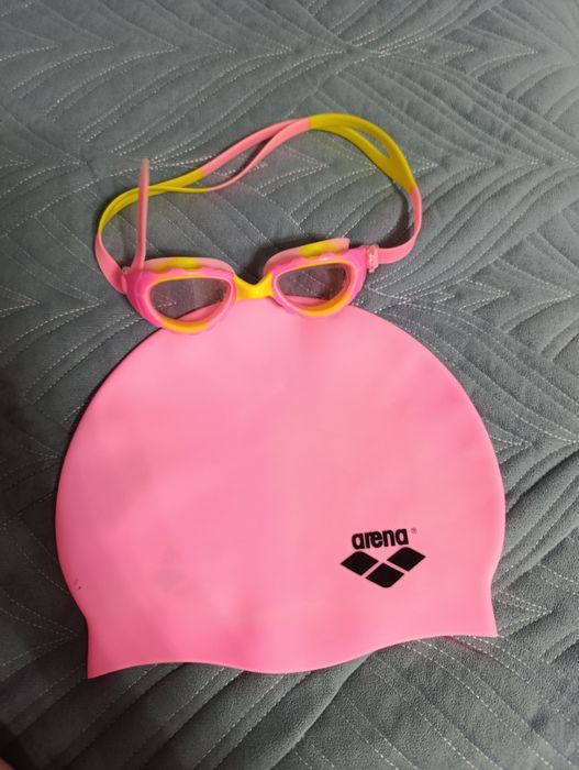 Шапочка и очки для плавания