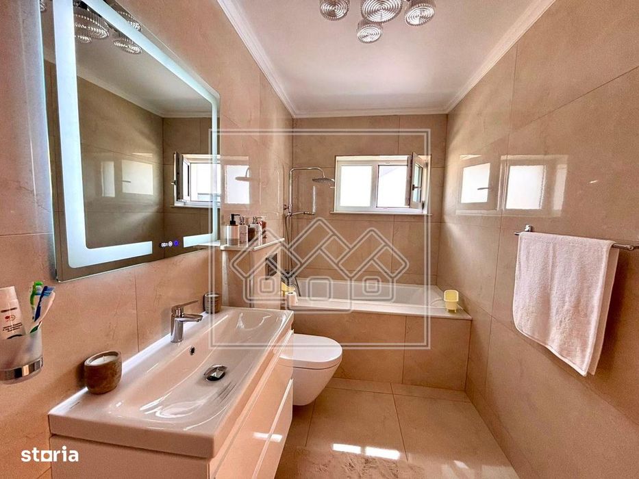 Penthouse de lux cu 5 camere, loc de parcare, ansamblu nou