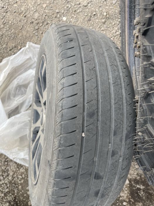 продам диски с шинами комплект.