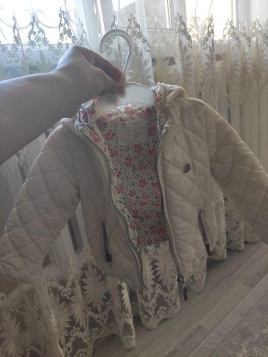 Продам куртку для девочек
