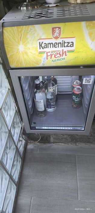Малъка хладилна витрина