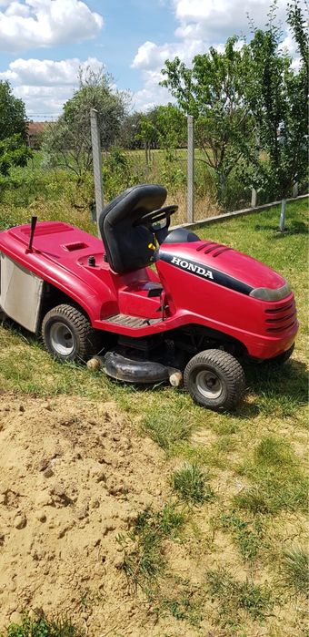 Vand tractoras tuns gazon