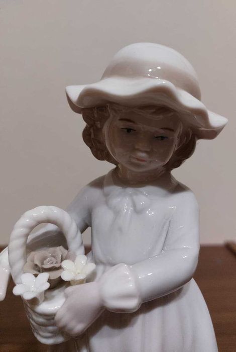 Фарфоровые статуэтки Девочки. Дети. Сувениры фигурки (цена за две)
