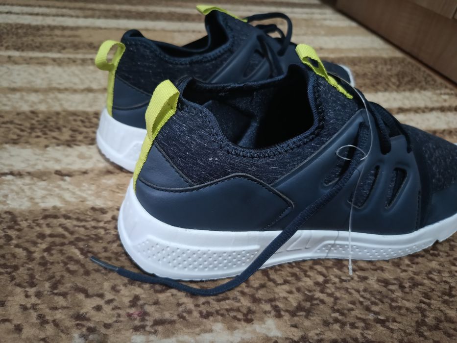 Adidasi marime  41 noi,