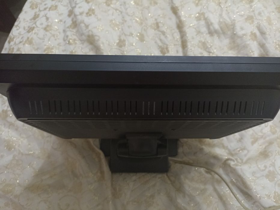 Настолен монитор 20лв.