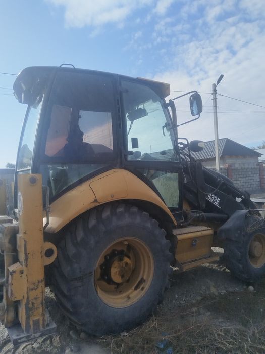 Продам экскаватор погрузчик 3/1 cat 432E