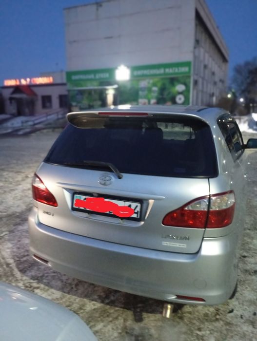 Автомобиль Тойота Ипсум