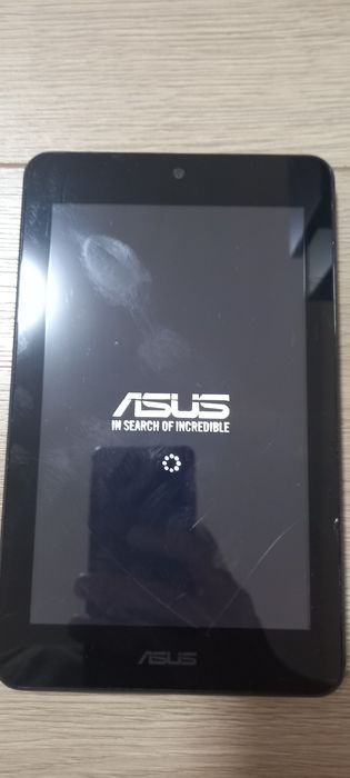 Таблет Asus 8"..