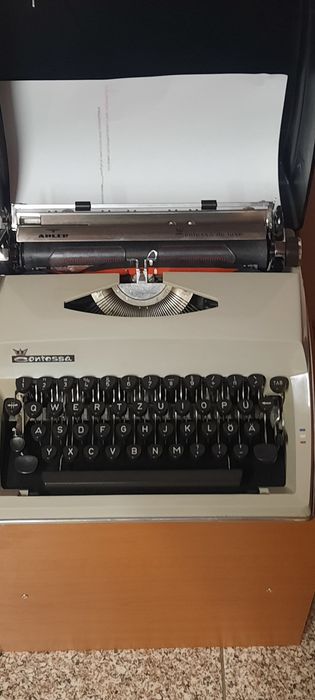 Mașină de scris Adler Contessa impecabilă
