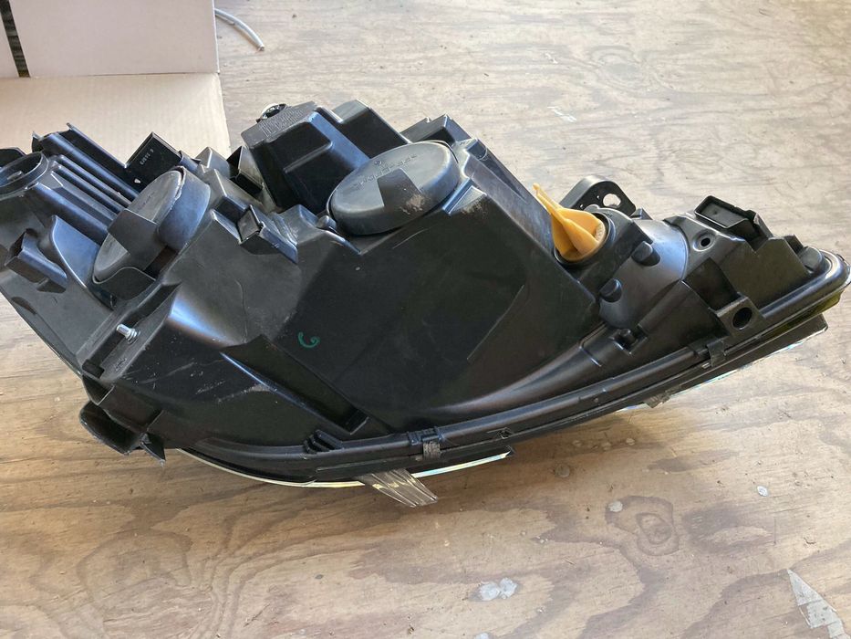 Ляв фар за Peugeot 308. 2017-20.